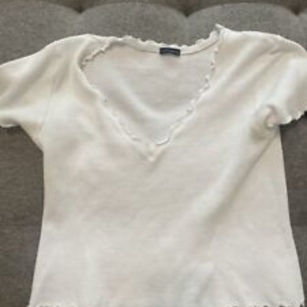 Brandy Melville White Scalloped V-Neck Crop Top Thermal (One size)